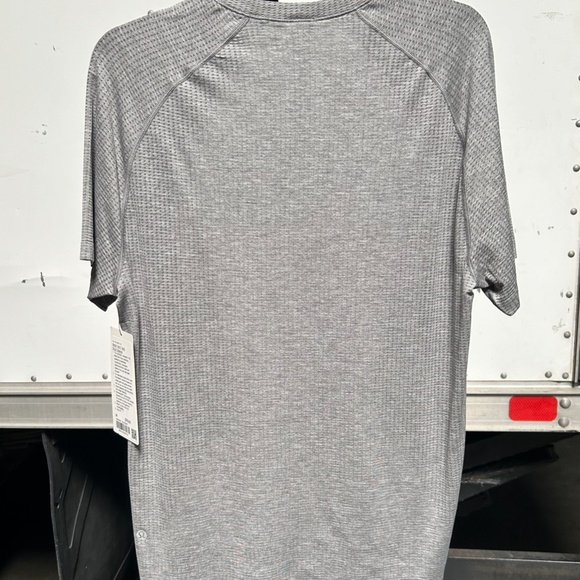 NWT lululemon athletica Gray Short Sleeve Tee - Picture 3 of 4